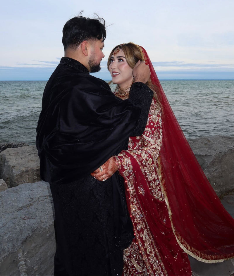 Bride in a red and gold farshi bridal lehenga with zardozi embroidery and gold jewellery, by Karigur, Toronto