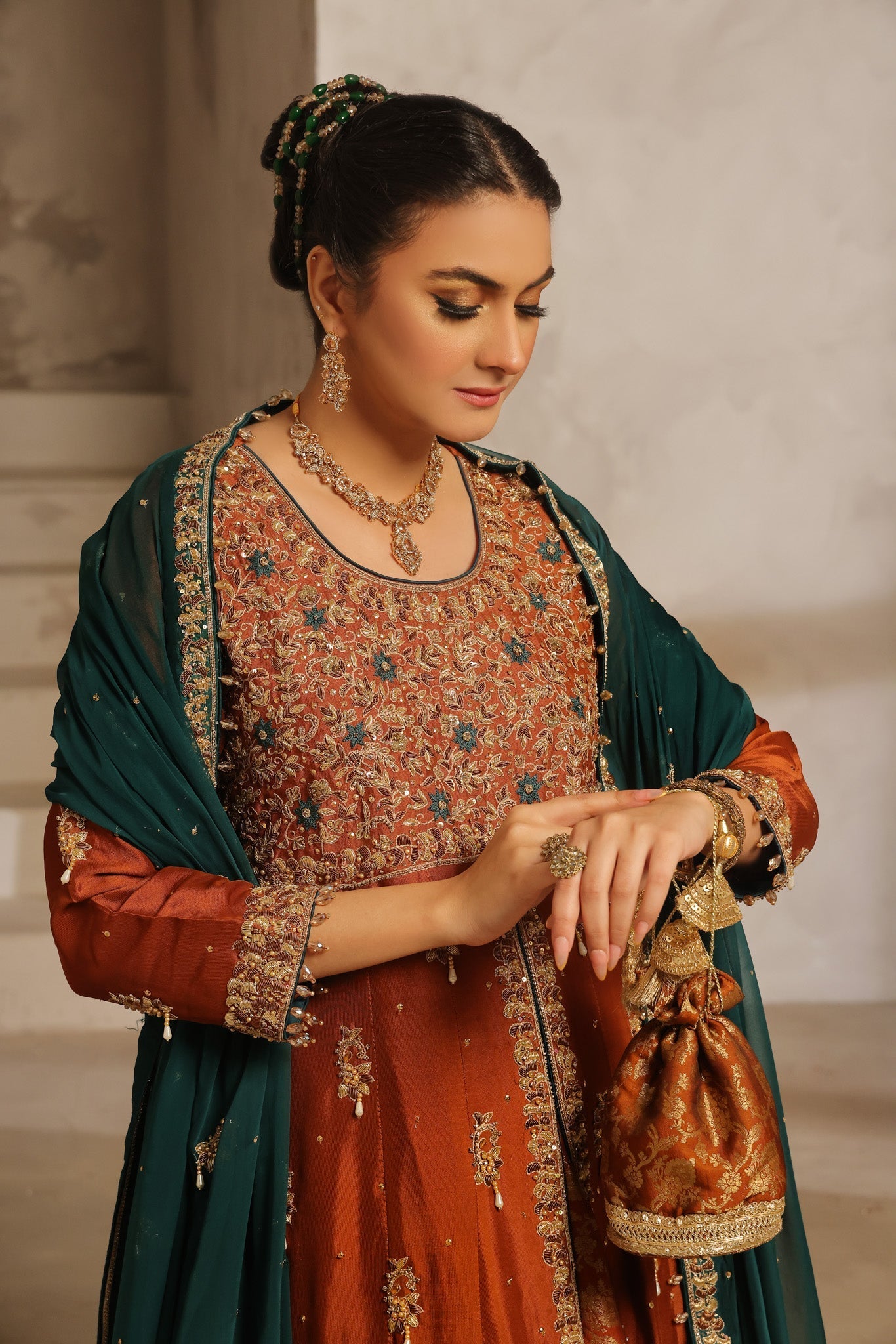 Aleesa - bridal look by Karigur Bridal, view 5