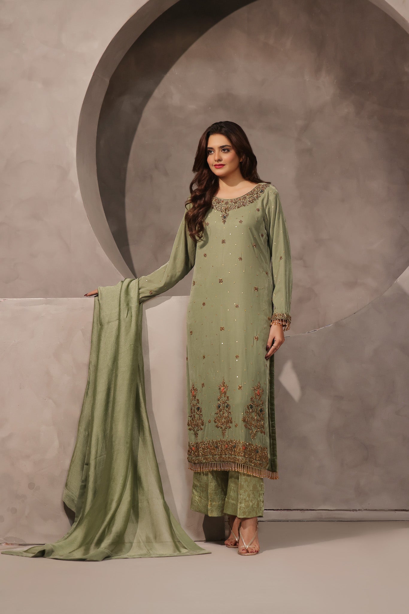 Arooj - bridal look by Karigur Bridal, view 4