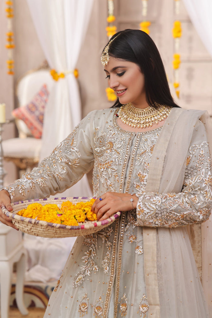 Hana - bridal look by Karigur Bridal, view 2