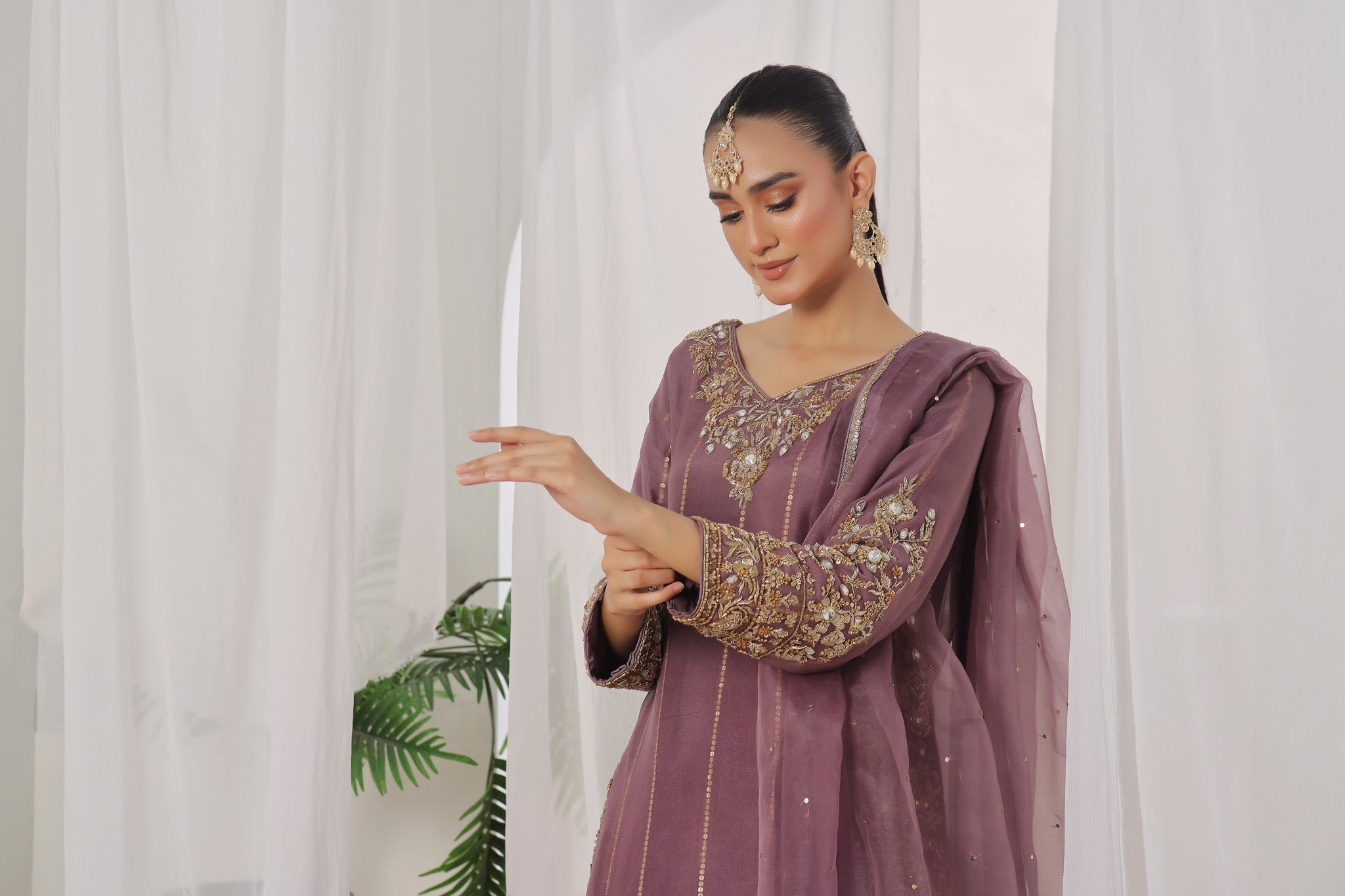 Esmerelda - bridal look by Karigur Bridal, view 4