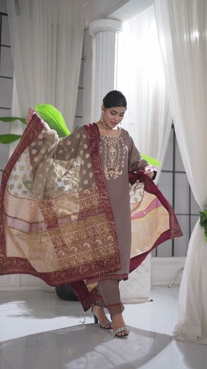 Zeina — motion view, Karigur Bridal